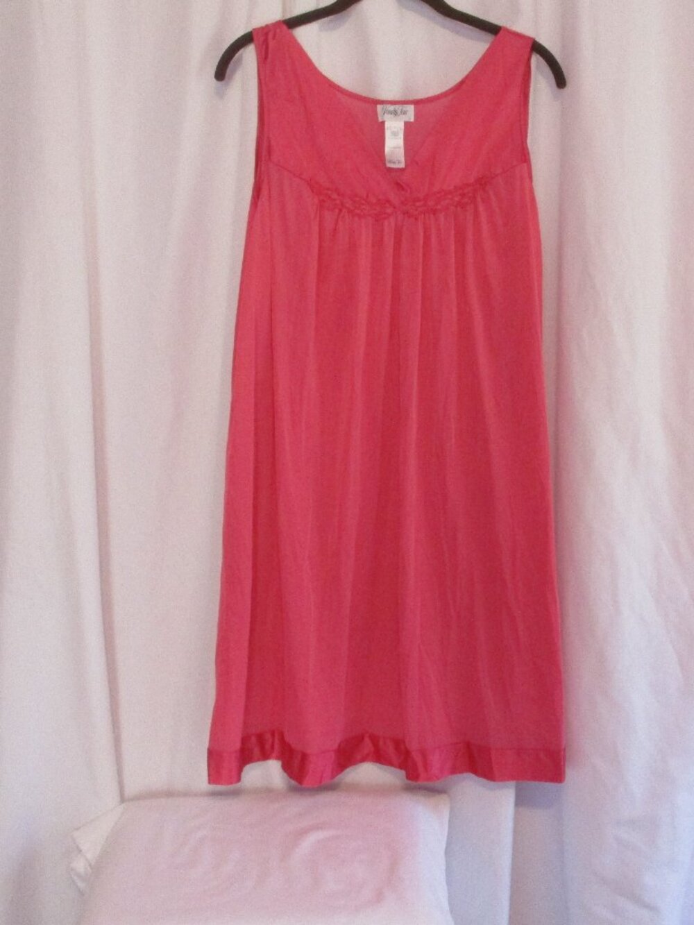 Vanity Fair Gown Large Pink Nylon Chemise Nightgown Ruffle Sleepwear